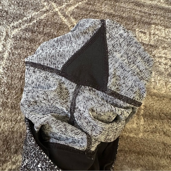 Lululemon Pace Rival Crop 22” Power Luxtreme Suited Jacquard Black White / Black - Picture 8 of 16